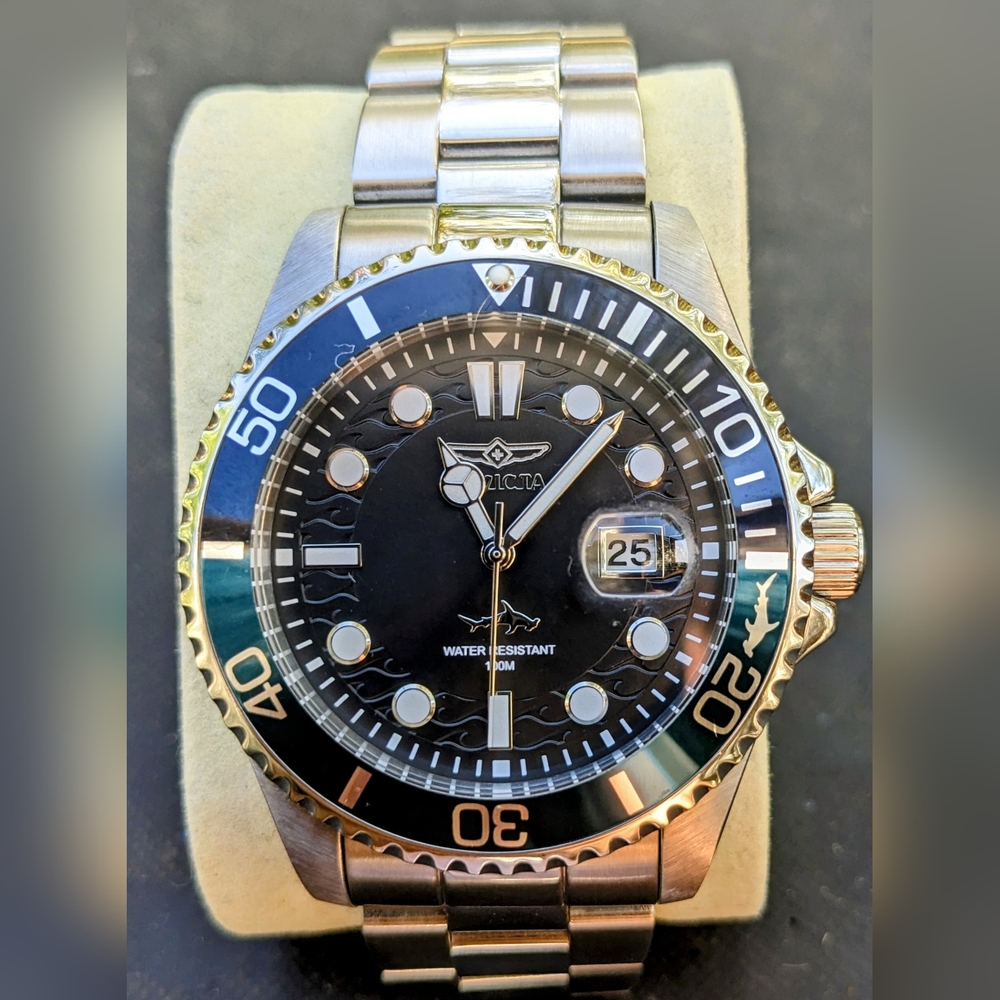 Invicta Men's Watch 30956 Pro Diver Quartz Black Dial Silver Tone Steel 43mm